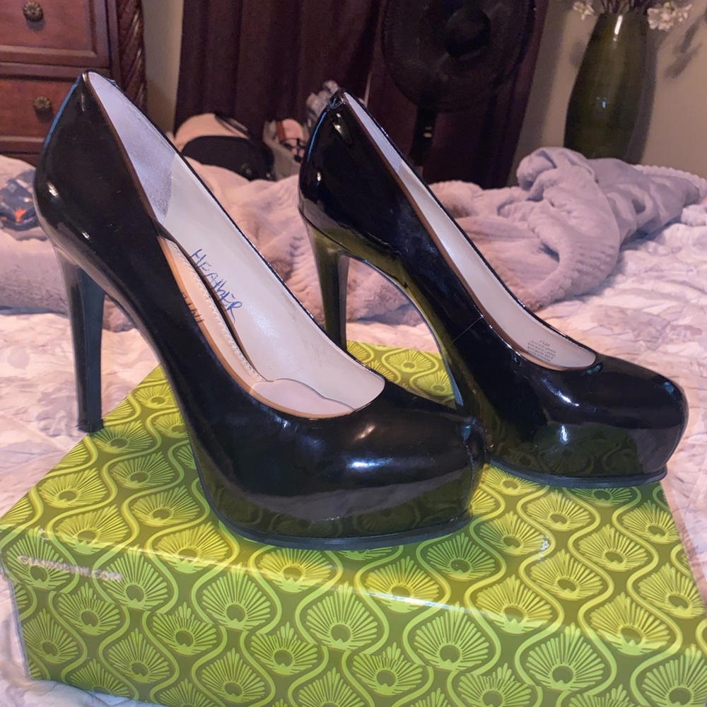 Gianni Bini Shiny black heels! Size 7.5!